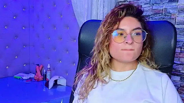 EmiliRouse  online show from December 2025 02:51:02 AM