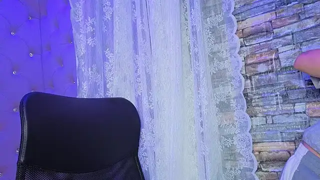 EmiliRouse  online show from November 2025 03:07:01 AM