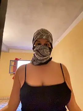 SaraChouchou online show from October 2025 03:00:02 PM