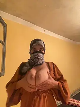 SaraChouchou online show from October 2025 12:00:02 AM