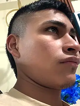 Emiliano Reyes online show from December 2025 03:19:02 AM