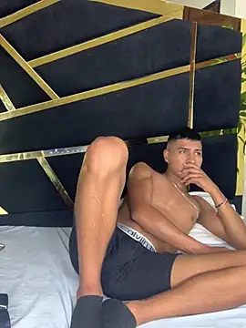 Snapshot of Emiliano_Reyes chatting on May 2026 04:42:02 AM Emiliano Reyes online show from May 2026 04:42:02 AM
