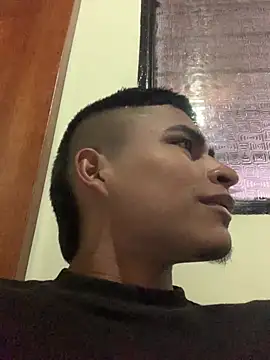 Snapshot of Emiliano_Reyes chatting on July 2026 04:14:02 AM Emiliano Reyes online show from July 2026 04:14:02 AM