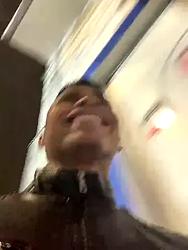 Emiliano Reyes online show from November 2025 02:12:04 AM