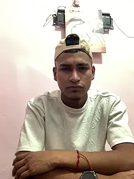 Snapshot of Emiliano_Reyes chatting on June 2026 02:34:01 AM Emiliano Reyes online show from June 2026 02:34:01 AM