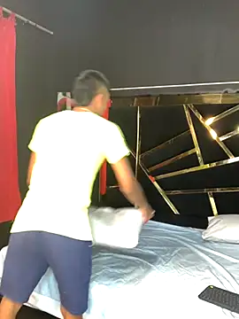 Emiliano Reyes online show from November 2025 04:23:02 AM