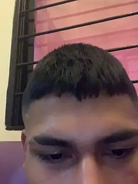 Emiliano Reyes online show from November 2025 01:50:02 AM