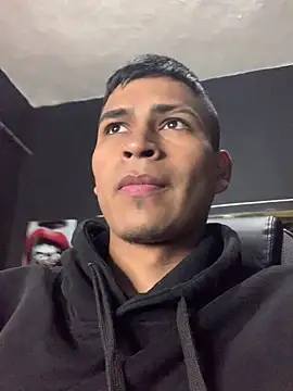 Snapshot of Emiliano_Reyes chatting on May 2026 02:50:02 AM Emiliano Reyes online show from May 2026 02:50:02 AM