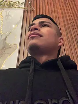 Snapshot of Emiliano_Reyes chatting on June 2026 12:27:02 AM Emiliano Reyes online show from June 2026 12:27:02 AM