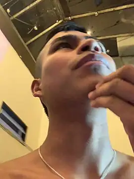 Snapshot of Emiliano_Reyes chatting on May 2026 05:32:02 AM Emiliano Reyes online show from May 2026 05:32:02 AM