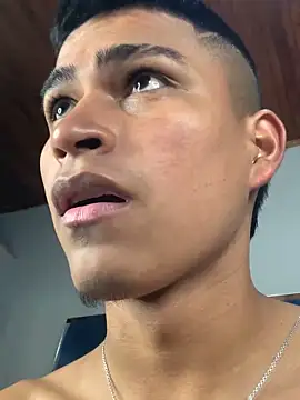 Emiliano Reyes online show from December 2025 02:36:02 AM