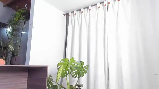 valeriahornier online show from May 2026 11:52:02 PM