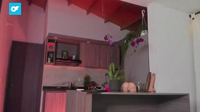 valeriahornier online show from December 2025 06:01:01 AM