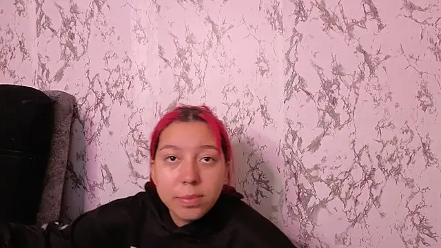 Snapshot of sweetcherryyy_ chatting on December 2025 03:40:02 AM sweetcherryyy online show from December 2025 03:40:02 AM