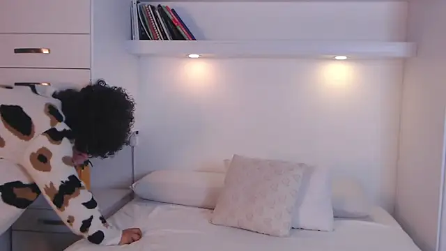 MartiRuis10 online show from December 2025 10:20:01 PM