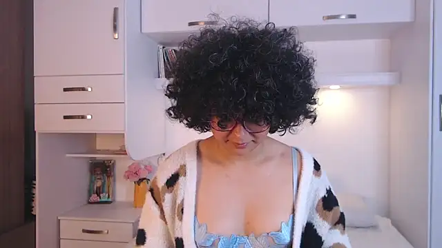 MartiRuis10 online show from December 2025 08:04:02 PM