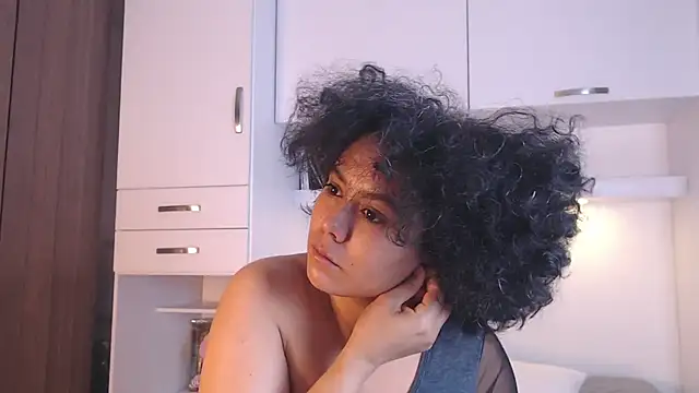 MartiRuis10 online show from November 2025 06:56:02 PM