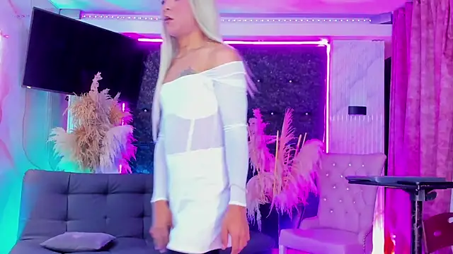 Queens Wonders Blonders online show from May 2026 09:18:02 AM
