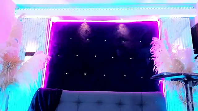 Snapshot of Queens_Wonders_Blonders chatting on November 2025 08:19:02 AM Queens Wonders Blonders online show from November 2025 08:19:02 AM