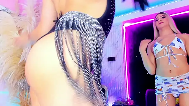 Snapshot of Queens_Wonders_Blonders chatting on November 2025 08:25:01 AM Queens Wonders Blonders online show from November 2025 08:25:01 AM