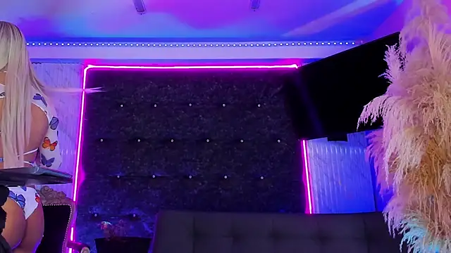 Queens Wonders Blonders online show from March 2026 07:35:02 AM