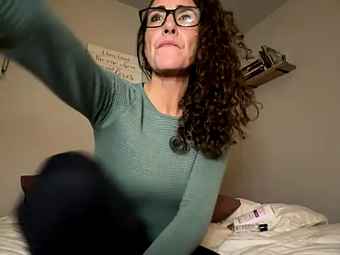 Snapshot of shyAshlynnXoxo chatting on October 2025 05:53:02 AM shyAshlynnXoxo online show from October 2025 05:53:02 AM