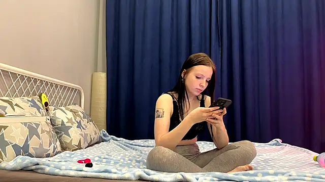 lunavoyce online show from October 2025 12:32:02 AM