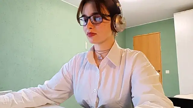 Snapshot of IcyKleys chatting on October 2025 12:41:01 PM IcyKleys online show from October 2025 12:41:01 PM