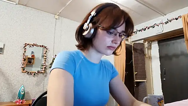 Snapshot of IcyKleys chatting on October 2025 01:33:02 PM IcyKleys online show from October 2025 01:33:02 PM