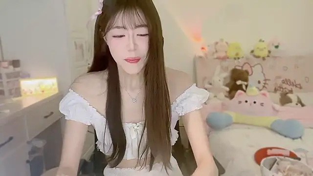 Onecutelittle online show from November 2025 05:43:01 AM