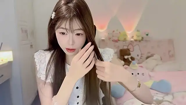 Onecutelittle online show from November 2025 06:41:01 AM