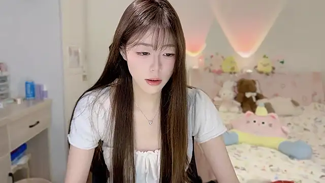 Onecutelittle online show from November 2025 01:43:02 AM