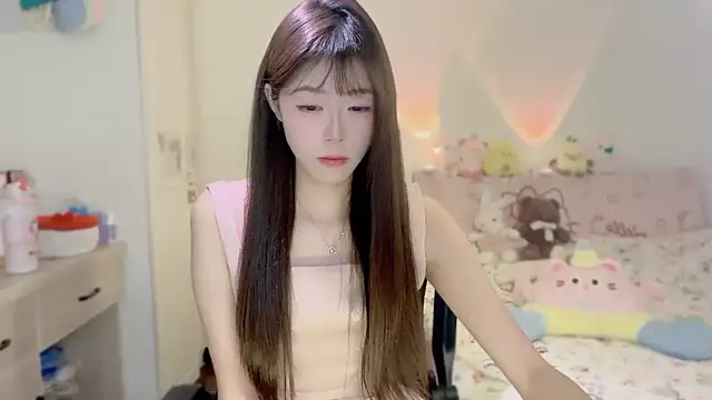 Onecutelittle online show from November 2025 05:45:02 AM