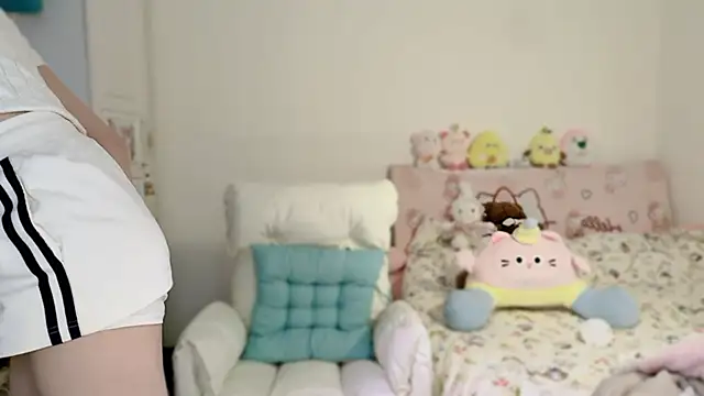 Onecutelittle online show from December 2025 01:06:02 AM