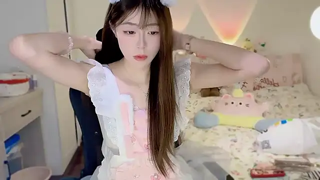 Onecutelittle online show from November 2025 05:44:02 AM