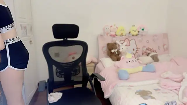 Onecutelittle online show from November 2025 05:45:02 AM