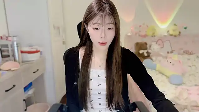 Onecutelittle online show from November 2025 01:55:02 AM