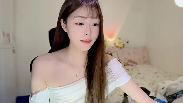 Onecutelittle online show from November 2025 01:06:01 AM