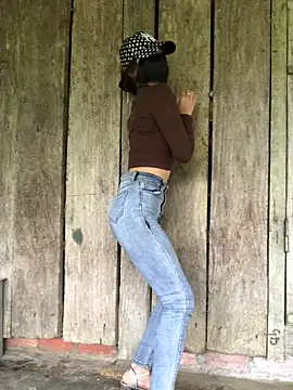 Kylie beem online show from November 2025 01:32:02 AM