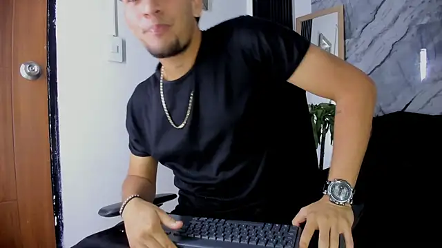 Alan-Smith1 online show from November 2025 08:09:02 PM