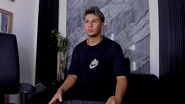 Alan-Smith1 online show from November 2025 07:51:01 PM