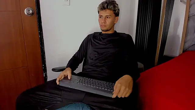 Alan-Smith1 online show from November 2025 08:01:01 PM