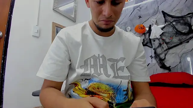 Alan-Smith1 online show from October 2025 07:34:02 PM