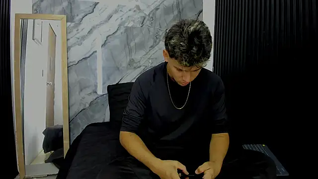 Alan-Smith1 online show from November 2025 07:25:01 PM