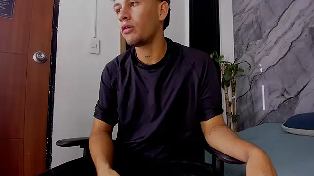 Alan-Smith1 online show from November 2025 08:01:02 PM