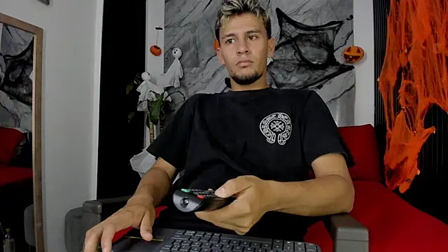 Alan-Smith1 online show from October 2025 07:46:01 PM
