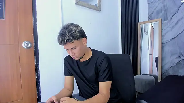 Alan-Smith1 online show from December 2025 07:48:01 PM