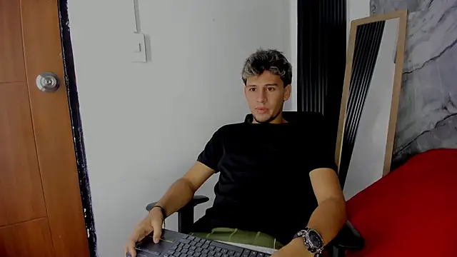 Alan-Smith1 online show from November 2025 07:47:01 PM