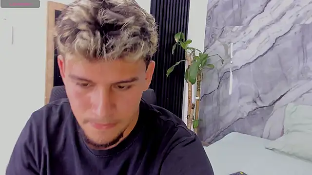 Alan-Smith1 online show from November 2025 07:40:02 PM