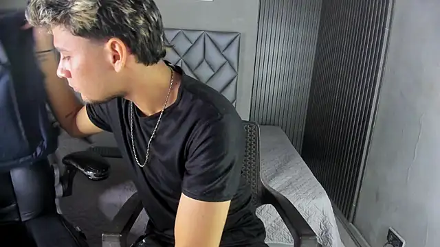 Alan-Smith1 online show from November 2025 07:47:01 PM